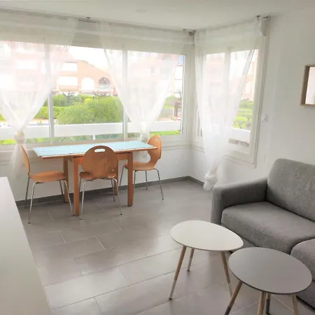 Apartment Les Soleillades - Plage, Piscine, Parking! *